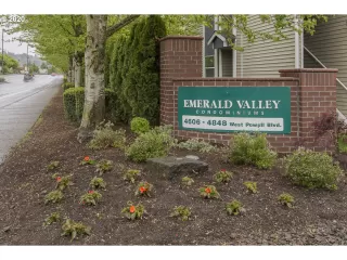 Photo #1: 20403585 Listing