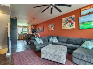 Photo #2: 20404159 Listing