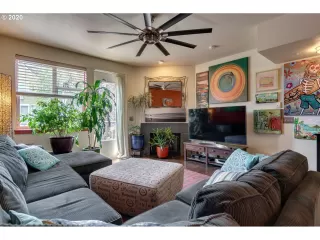 Photo #3: 20404159 Listing