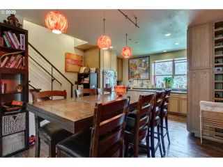 Photo #4: 20404159 Listing