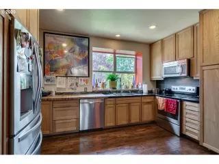 Photo #5: 20404159 Listing