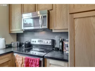 Photo #6: 20404159 Listing