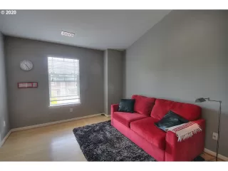 Photo #5: 20404461 Listing