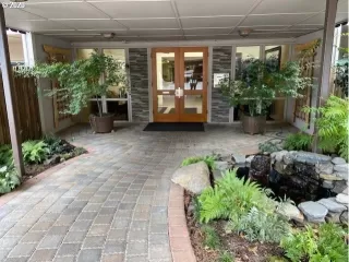 Photo #1: 20404481 Listing