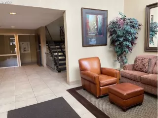 Photo #2: 20404481 Listing