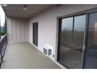 Photo #4: 20404481 Listing