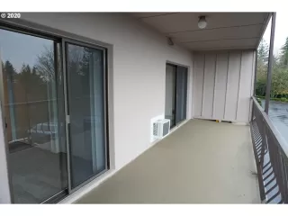 Photo #5: 20404481 Listing