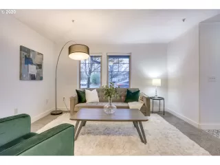 Photo #4: 20404807 Listing