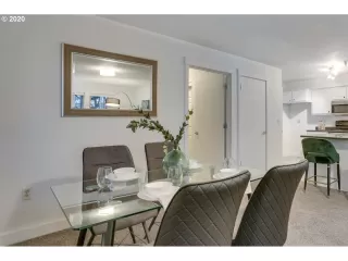 Photo #6: 20404807 Listing