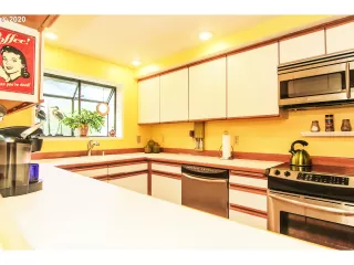 Photo #2: 20405216 Listing