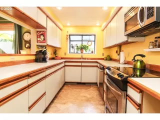 Photo #3: 20405216 Listing