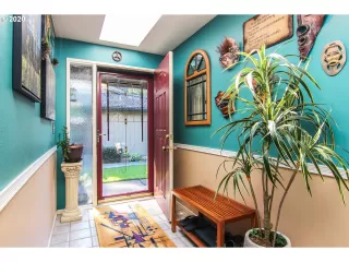 Photo #5: 20405216 Listing