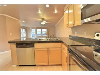 Photo #3: 20405303 Listing