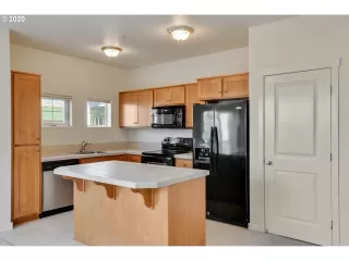 Photo #5: 20405355 Listing 