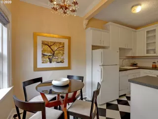 Photo #4: 20405575 Listing