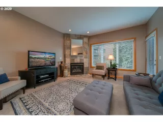 Photo #4: 20406161 Listing