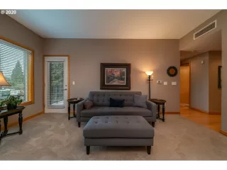 Photo #5: 20406161 Listing