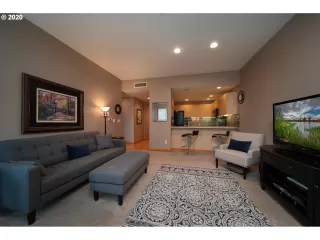 Photo #6: 20406161 Listing