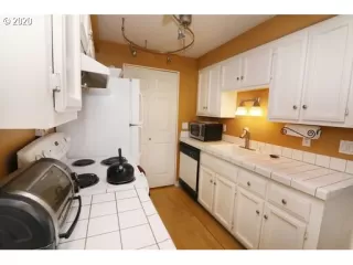 Photo #6: 20406607 Listing 