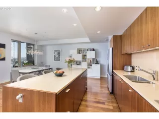 Photo #5: 20407392 Listing