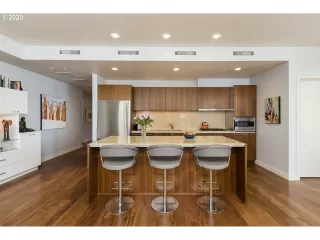 Photo #6: 20407392 Listing