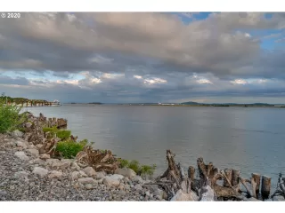 Photo #2: 20407424 Listing