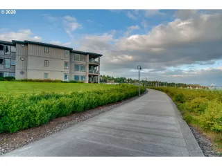 Photo #3: 20407424 Listing