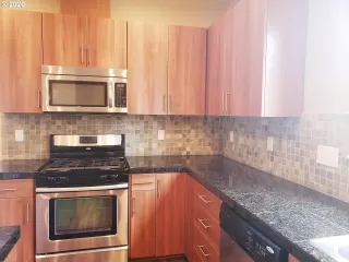 Photo #1: 20407557 Listing