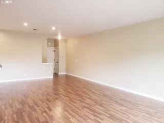 Photo #2: 20407557 Listing