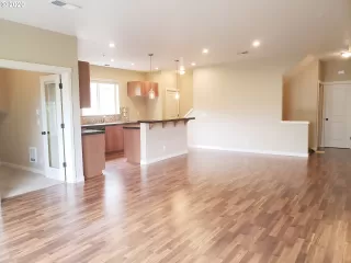 Photo #3: 20407557 Listing