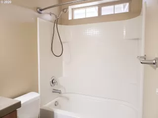 Photo #4: 20407557 Listing