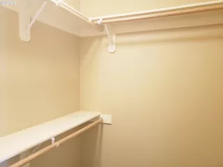 Photo #6: 20407557 Listing