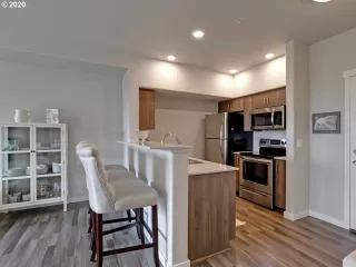 Photo #6: 20407650 Listing