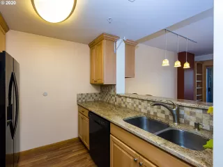 Photo #5: 20408386 Listing