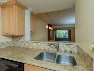 Photo #6: 20408386 Listing