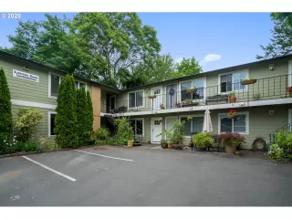Photo #4: 20408694 Listing