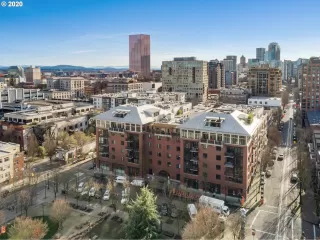 Photo #2: 20409108 Listing