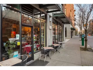 Photo #4: 20409108 Listing