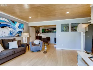 Photo #4: 20410089 Listing 