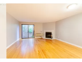 Photo #1: 20410266 Listing