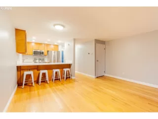 Photo #2: 20410266 Listing