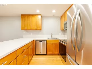 Photo #4: 20410266 Listing