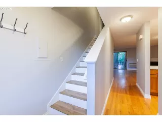 Photo #6: 20410266 Listing