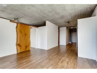 Photo #2: 20410327 Listing