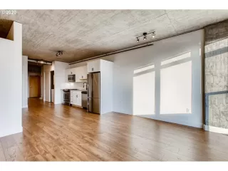 Photo #3: 20410327 Listing