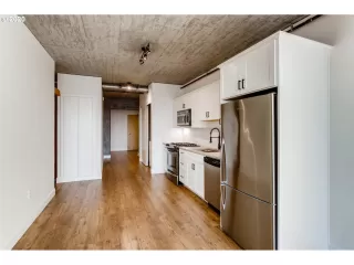 Photo #5: 20410327 Listing