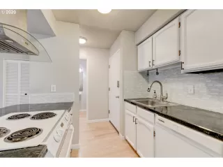 Photo #4: 20412895 Listing 