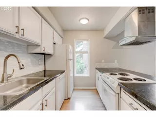 Photo #5: 20412895 Listing 