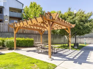 Photo #2: 20414262 Listing