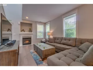 Photo #4: 20414317 Listing